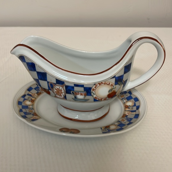 Gravy/Sauce Boat with Saucer and Napkin Holder - Picture 10 of 11